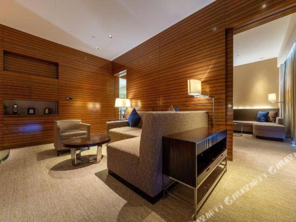 New World Guiyang Hotel Exterior photo