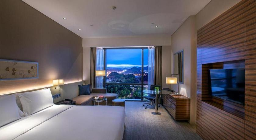 New World Guiyang Hotel Exterior photo
