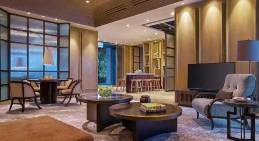 New World Guiyang Hotel Exterior photo