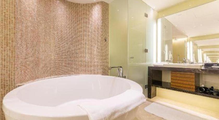 New World Guiyang Hotel Exterior photo