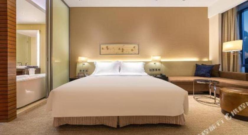 New World Guiyang Hotel Exterior photo